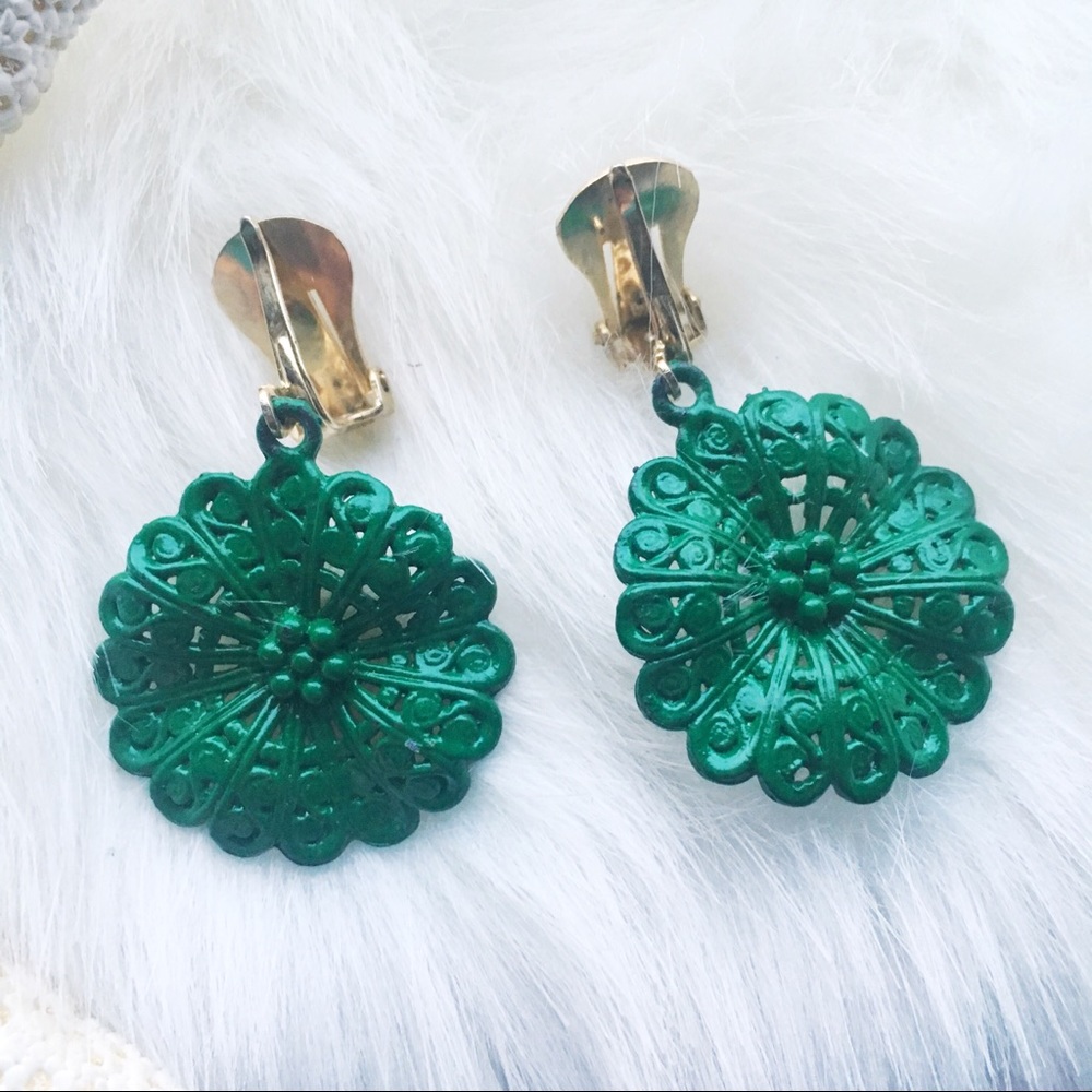 VINTAGE Green & Gold Clip On Dangle Earrings